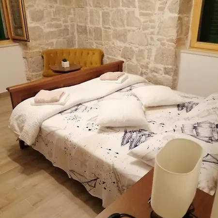 Viktoria *
